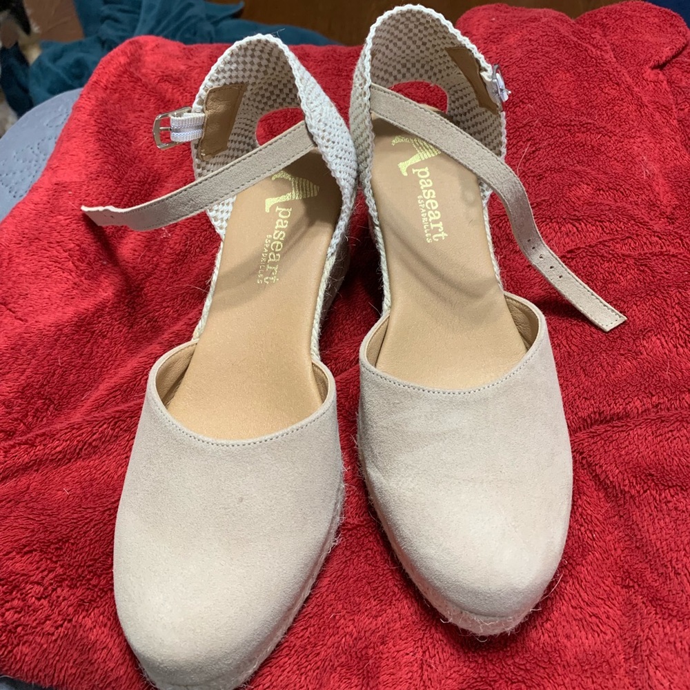 tan wedges